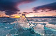 贝加尔湖蓝冰：冰之巅峰的绝美之境